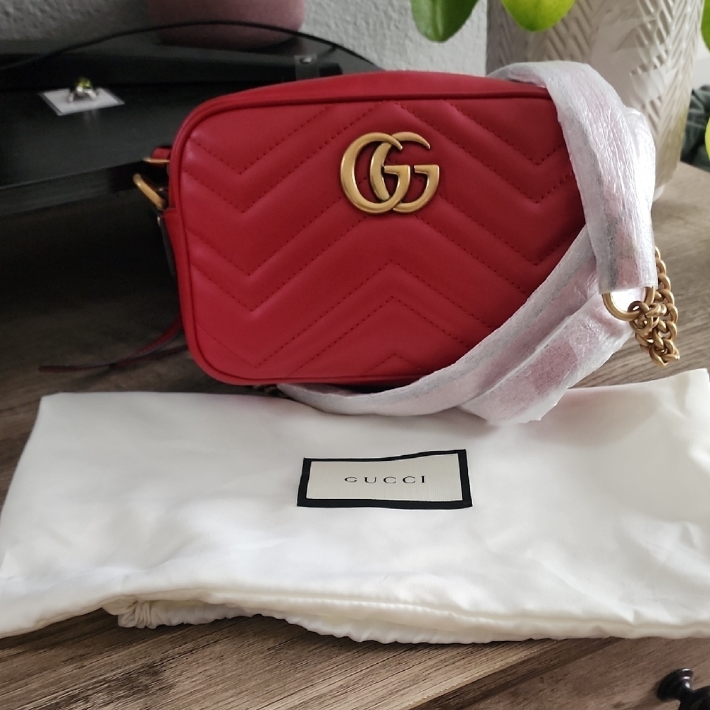 Authentic Gucci Red Quilted Small Crossbody Bag - Picture 7 of 8